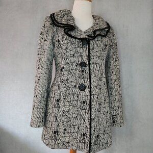 Mac & Jac Ruffle Collar Lightweight Coat | Black & White | Size L